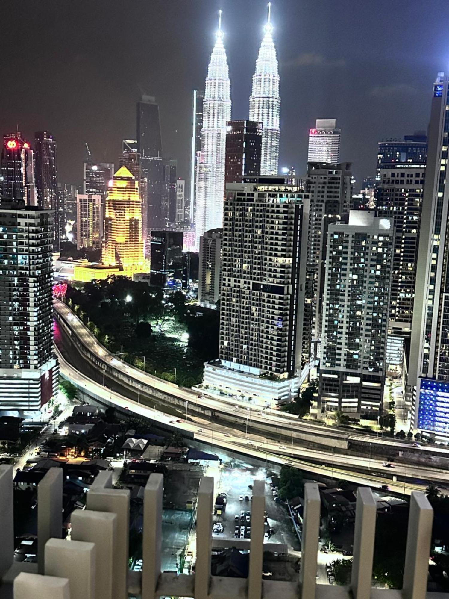The Luxe Infinitum Klcc By Sahara Daire Kuala Lumpur Dış mekan fotoğraf
